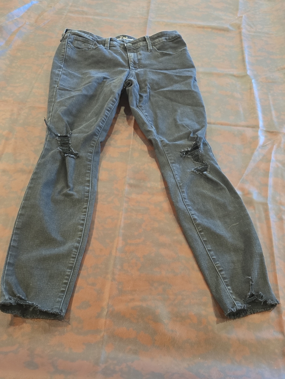 N Black Universeal Thread Jeans Sz 10/30l